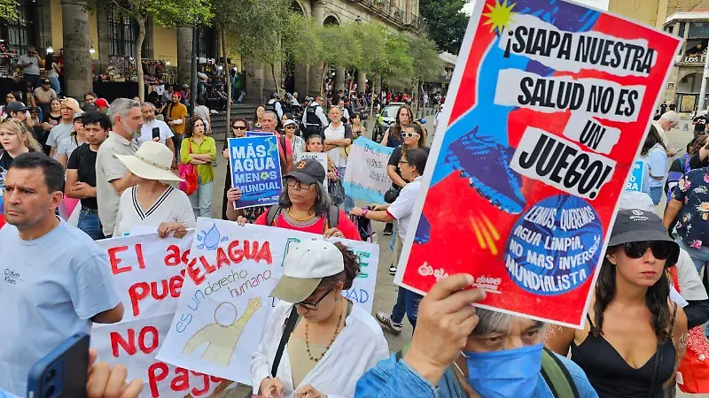 Manifestación agua contaminada y olorosa en Guadalajara 2